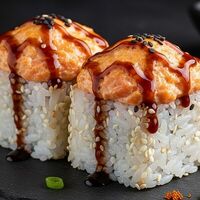 Запеченный с лососем в ОЛИО пицца и суши