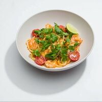 Паста том ям с креветками и курицей в Not Only Coffee