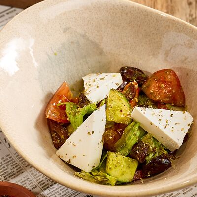 Греческий с оливками каламата в Честертон по цене 520 ₽