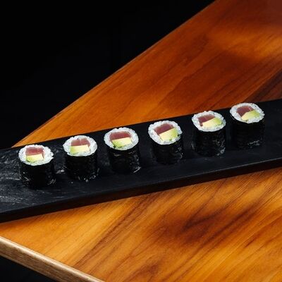 Маки с тунцом и авокадо в Buba Sushi по цене 990 ₽