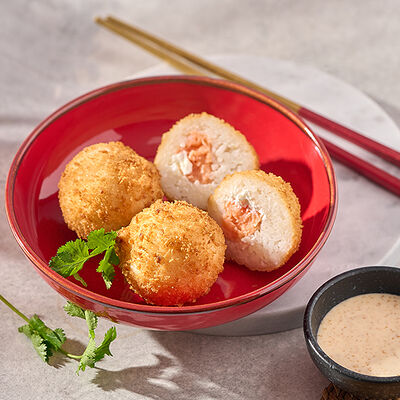 Рисовые шарики с лососем в ПАЛКИ-СКАЛКИ по цене 419 ₽