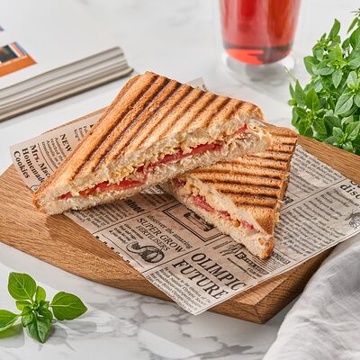 Сэндвич с курицей в Вкусный кофе по цене 299 ₽