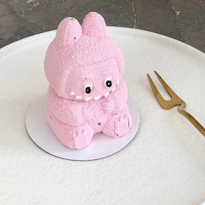 Пирожное Лабубу банан-клубника в Tortterry по цене 385