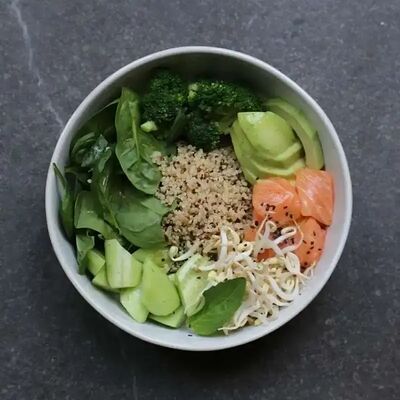 Боул с лососем и киноа в Tin по цене 1050 ₽