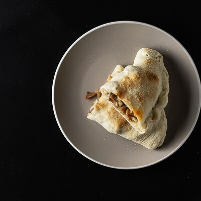 Кальцоне Гавайская в Высокий граД по цене 680 ₽