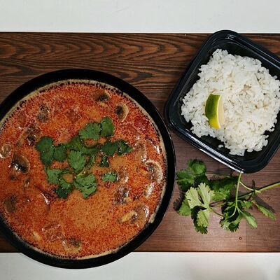 Том ям с креветками, подача с рисом в Суши мафия по цене 795 ₽