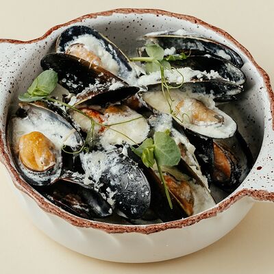 Мидии с сыром в сливочном соусе в Siesta по цене 490 ₽