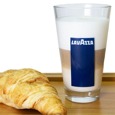 Латте и круассан в Lavazza чай кофе по цене 260 ₽