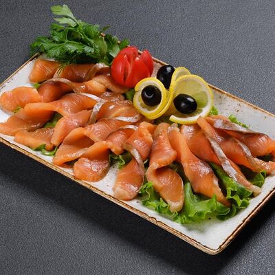 Семга слабосоленая с зеленьюв Акватория по цене 870 ₽