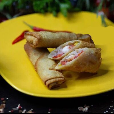 Спринг-ролл жареный с креветками в Восток запад по цене 570 ₽