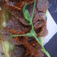 Брускетта с вырезкой говядины в Россвик