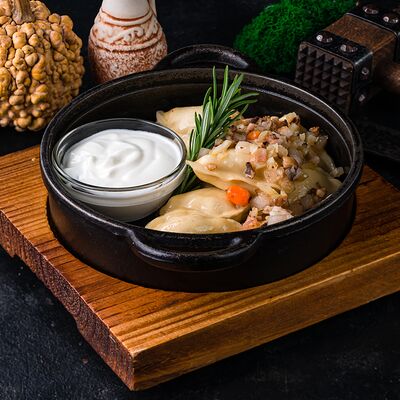 Вареники с картошкой, шкварками и лисичками в ШКВАРКИ по цене 15 р.