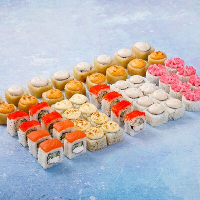 Романтика полтора килограмма в Rocky Rolls - японская кухня по цене 1899 ₽