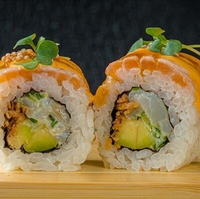 Ролл Никкей с лососем и сибасом в Yellowfin by Bluefin по цене 1050 ₽