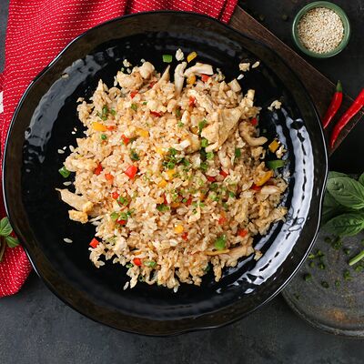 Жареный рис с курицей Д в Hungry Dragon по цене 520 ₽