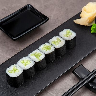 Ролл огурец в Fish Проект Азия по цене 250 ₽