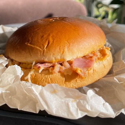 Бургер с беконом в Moyo по цене 325 ₽