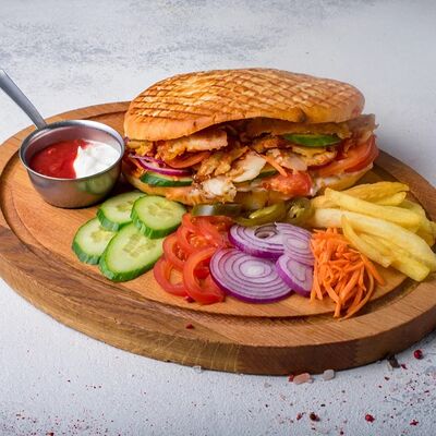 Восточный донер куриный в Istanbul Shef Doner по цене 490 ₽