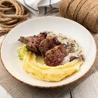 Медальоны из говяжьей вырезки с грибным соусом в Табаско