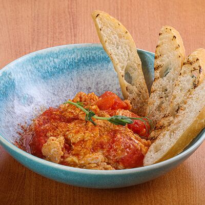 Болтунья с узбекскими томатами в Панчо фактори по цене 550 ₽