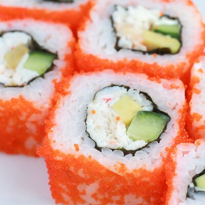 Ролл Калифорния с крабом в IONOTO по цене 460 ₽
