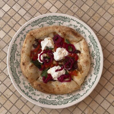 Мини пицца с томленой говядиной bbq и запеченным перцем 20см в Мари по цене 490 ₽