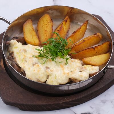 Жаровня с курицей в Мама ресторан по цене 660 ₽