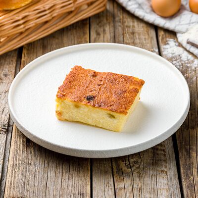 Запеканка с творогом и изюмом в Пекарня Маковка по цене 65 ₽