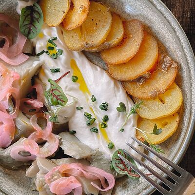 Грузди солёные со сметанным соусом и картофелем в Жигули по цене 720 ₽