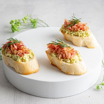 Брускетта Гауда с беконом в KanapeFest по цене 1960 ₽