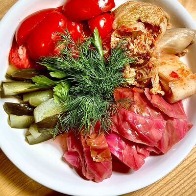 Ассорти солений по-домашнемув Чо? Капчо! по цене 640 ₽