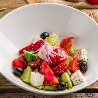 Салат греческийв Lariote по цене 790 ₽