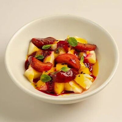 Фруктовый салат Dragon Bowl в Chang по цене 630 ₽