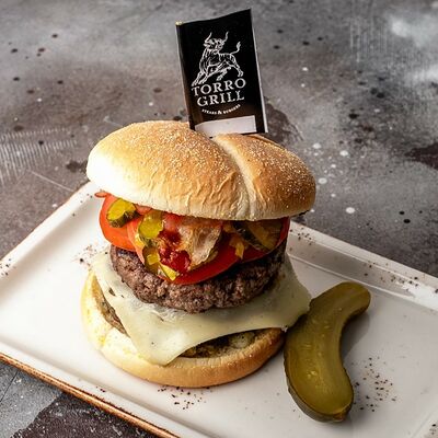Фирменный бургер в Torro Grill по цене 1530 ₽