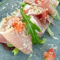 Брускетта с пармской ветчиной в Piccola Pizza