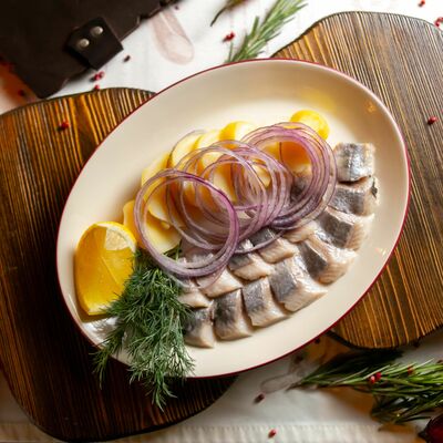 Сельдь с картофелем и луком в Мельница по цене 430 ₽