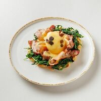 Вафля картофельная с беконом и яйцом пашот в Buana cafe