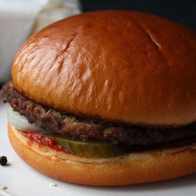 Гамбургер в Батя Мангал по цене 349 ₽