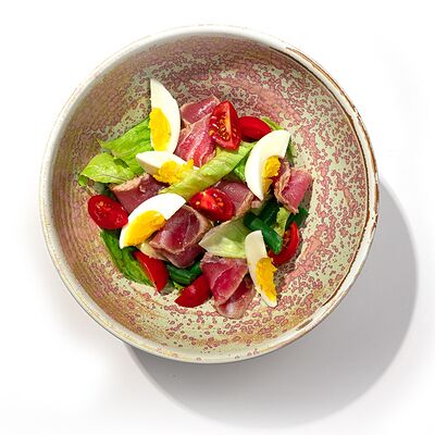 Салат Ницца с тунцом в Osteria Basilico по цене 540 ₽