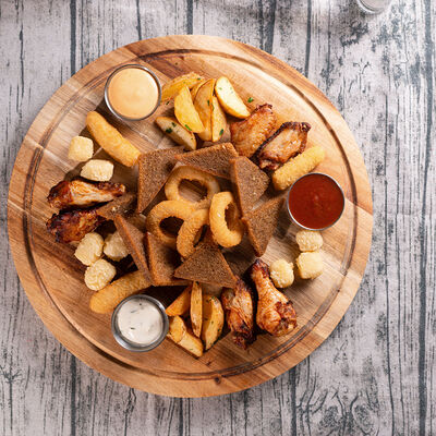 Ассорти горячих закусок в Mollie’s Mews по цене 1330 ₽