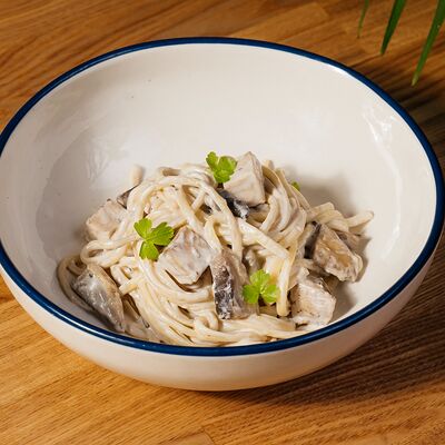 Лингвини с цыпленком и шампиньонами в сливочно-грибном соусе в Cream Soda по цене 610 ₽