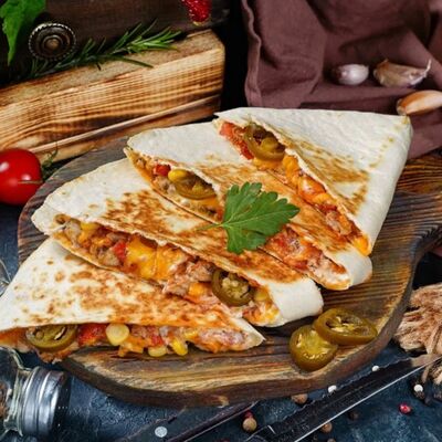 Кесадилья Chicken Острая в Deus Burgers Tako & Burrito Premium по цене 630 ₽