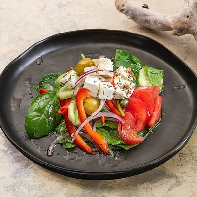 Салат с томатами и фетой в 7 небо по цене 400 ₽