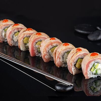 Ролл с тунцом опаленный в Татаки по цене 359 ₽