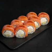 Лосось-карамель-авокадо в Loft Sushi