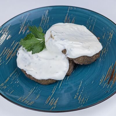 Печеночные оладьи в сливочном соусе в Тарелка по цене 239 ₽