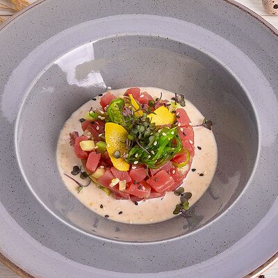 Тартар из малинового тунца в Самер Джем по цене 765 ₽