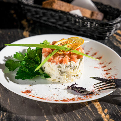 Салат Оливье с лососем в Oзеро гриль по цене 440 ₽