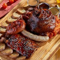 Большое мясное ассорти в BBQ Beer Restaurant