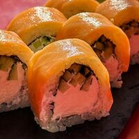 Ролл Филадельфия с огурцом в Vanana cafe